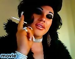 Stunning Dragqueen Smoke